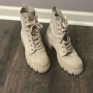 Combat boots